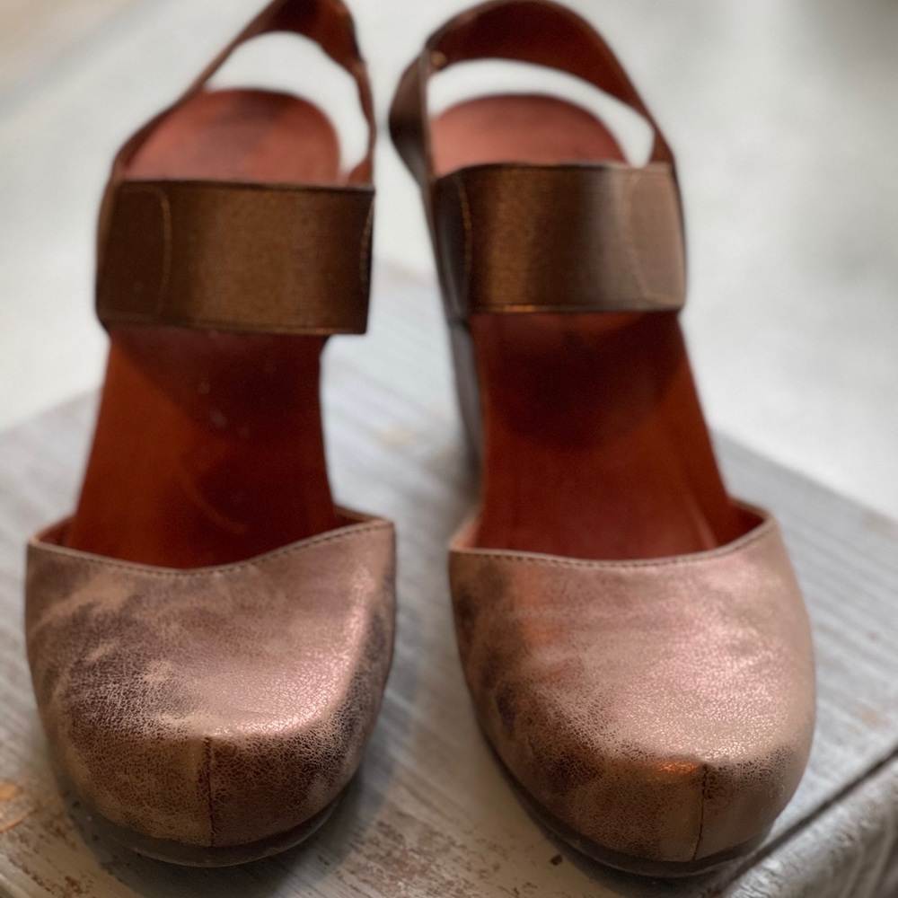 Pierre Dumas wedge shoe